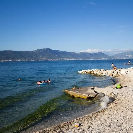 David - 20m From The Beach With Parking
