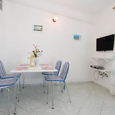 David - 20m From The Beach With Parking Apartment Trogir