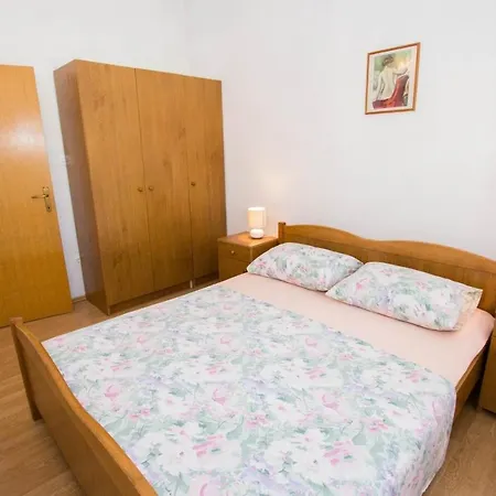 David - 20m From The Beach With Parking *