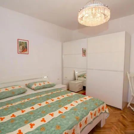 David - 20m From The Beach With Parking *