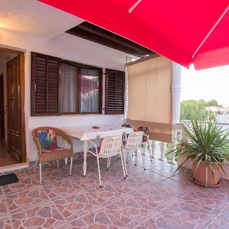 Apartment David - 20m From The Beach With Parking Trogir