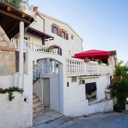 David - 20m From The Beach With Parking *