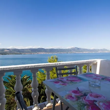 David - 20m From The Beach With Parking