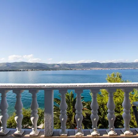 David - 20m From The Beach With Parking Apartment Trogir